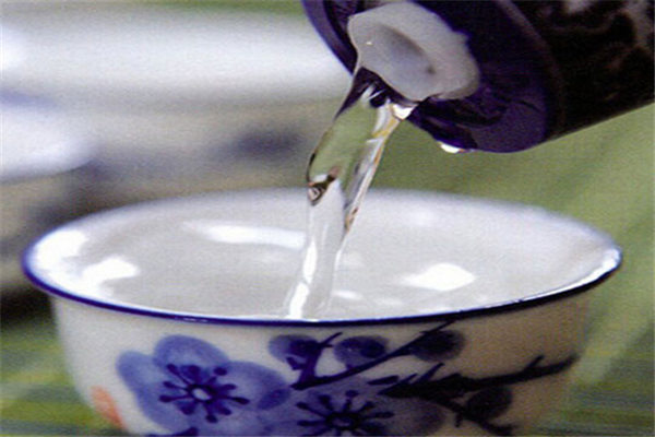 白酒怎样检测粮食酒和勾兑酒？