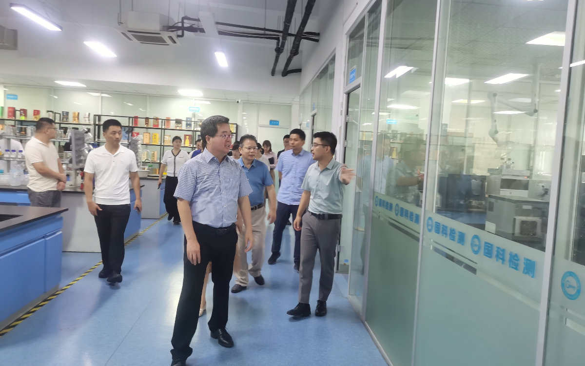 郑州市市场监管局副局长陈传建率考察团莅临国科检测考察指导